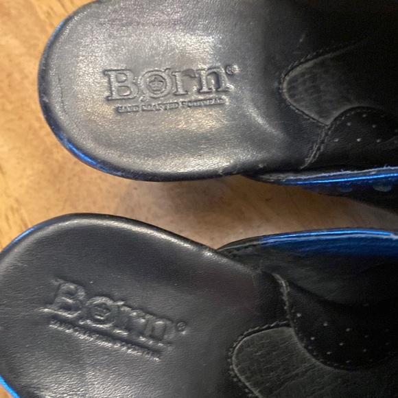 Womens gently used leather  slip on shoes  by BORN size 7 - Picture 3 of 12